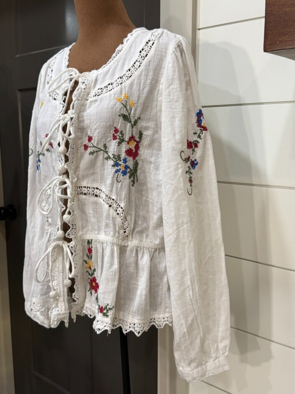 Jennifer & Grace Boho Embroidered Tie‑Front Top –100% Cotton  Sz L Excellent - Picture 3 of 13